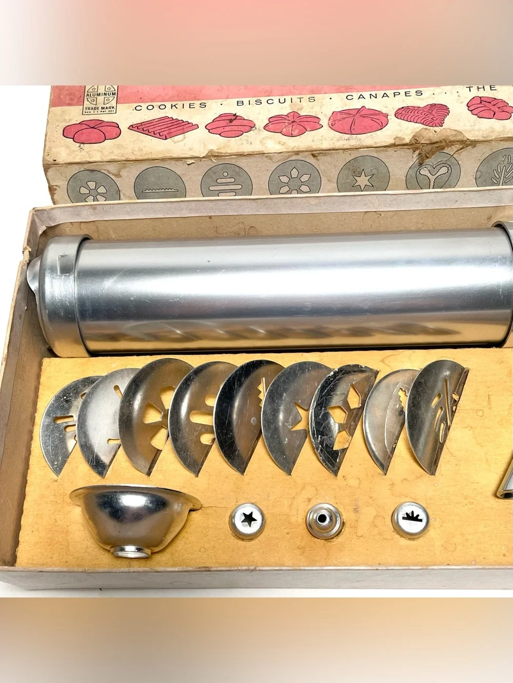 Vintage Wear Ever Cookie Gun and Pastry Decorator Trigger Quick No 3365 in box